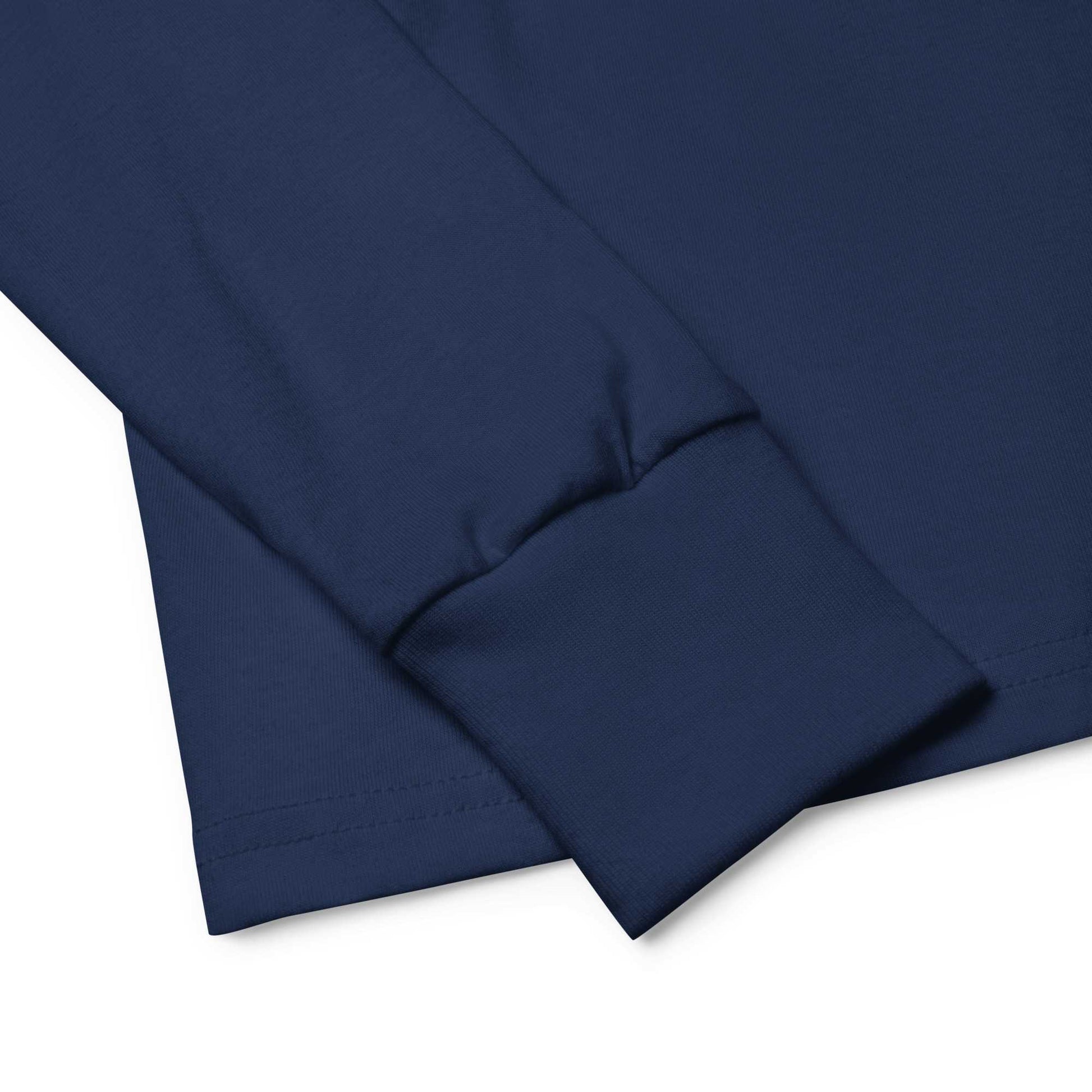 Close-up of Skilled, a long-sleeved t-shirt with the DEADsparrow logo printed on the left side. The Image shows the ribbed cuff of the long-sleeved t-shirt.