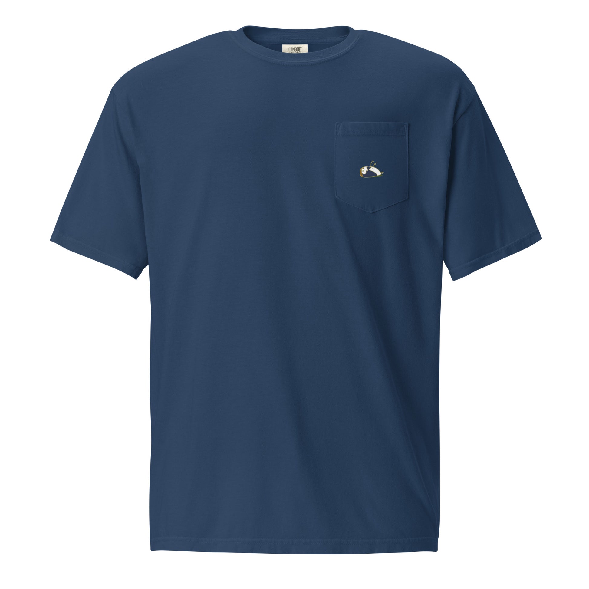 Image of a men's t-shirt in the colour true navy. Product name Capable. The t-shirt has a pocket on the upper left side. On the pocket is the DEADsparrow logo printed in beige colour. 